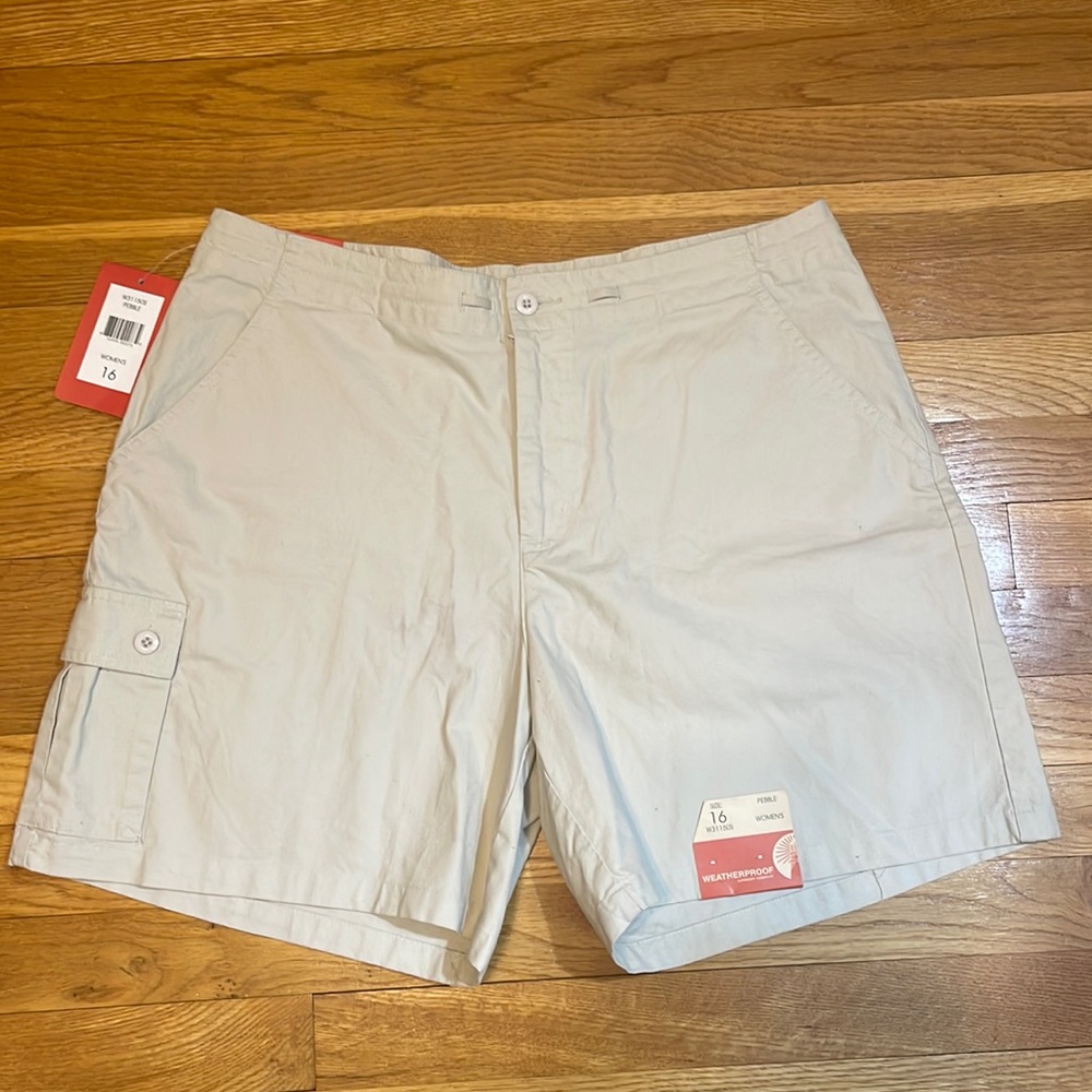 Weatherproof NWT Womens 16 Cargo Khaki Shorts with Pockets 6.5” Inseam